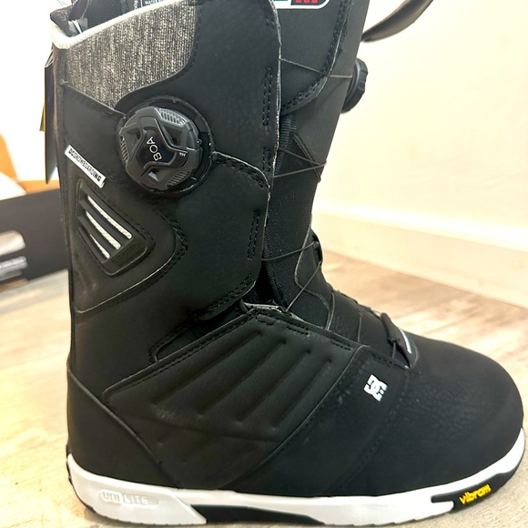 DC Snowboarding Boots Size 9.5 Black